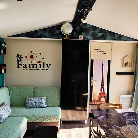 Holiday home Accueillant A La Haye Avec Piscine Saint-Symphorien-le-Valois