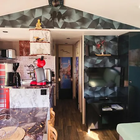 Accueillant A La Haye Avec Piscine Vakantiehuis Saint-Symphorien-le-Valois